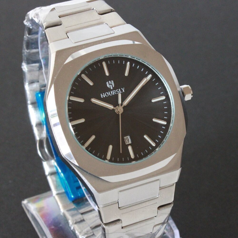 Men's Sports Watch Integrated Bracelet Black Dial 42mm - Picture 5 of 16